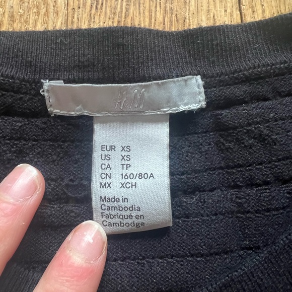 H&M Black Knit Buttonup Cardigan - Picture 2 of 6